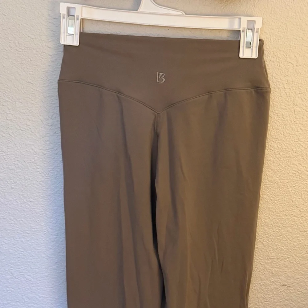 BuffBunny Taupe Cross-Front Sports Bra & High-Waist Leggings Set - Picture 2 of 5